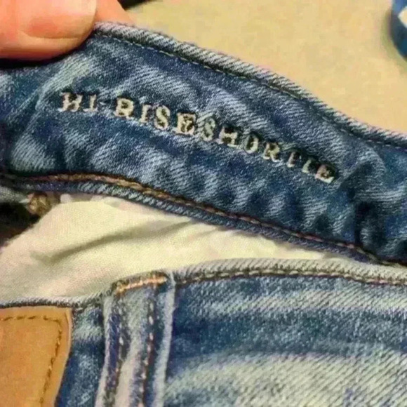 AEO Light Wash Distressed Lace Pocket Hi Rise Shortie - Picture 4 of 5